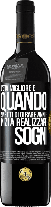 39,95 € Spedizione Gratuita | Vino rosso Edizione RED MBE Riserva L'età migliore è quando smetti di girare anni e inizi a realizzare sogni Etichetta Nera. Etichetta personalizzabile Riserva 12 Mesi Raccogliere 2015 Tempranillo