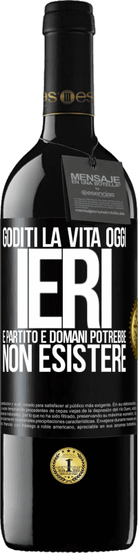 39,95 € Spedizione Gratuita | Vino rosso Edizione RED MBE Riserva Goditi la vita oggi ieri è partito e domani potrebbe non esistere Etichetta Nera. Etichetta personalizzabile Riserva 12 Mesi Raccogliere 2015 Tempranillo