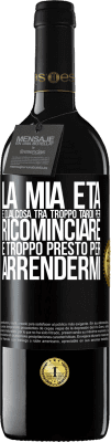 39,95 € Spedizione Gratuita | Vino rosso Edizione RED MBE Riserva La mia età è qualcosa tra ... Troppo tardi per ricominciare e ... troppo presto per arrendermi Etichetta Nera. Etichetta personalizzabile Riserva 12 Mesi Raccogliere 2016 Tempranillo