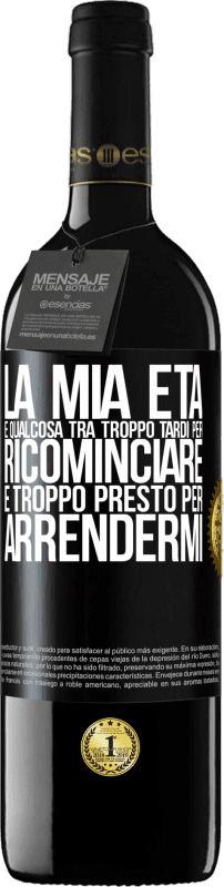 39,95 € Spedizione Gratuita | Vino rosso Edizione RED MBE Riserva La mia età è qualcosa tra ... Troppo tardi per ricominciare e ... troppo presto per arrendermi Etichetta Nera. Etichetta personalizzabile Riserva 12 Mesi Raccogliere 2015 Tempranillo