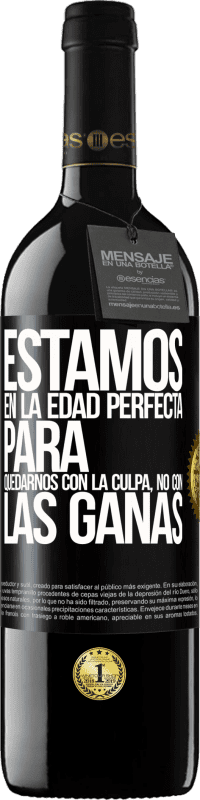 39,95 € Envío gratis | Vino Tinto Edición RED MBE Reserva Estamos en la edad perfecta para quedarnos con la culpa, no con las ganas Etiqueta Negra. Etiqueta personalizable Reserva 12 Meses Cosecha 2015 Tempranillo