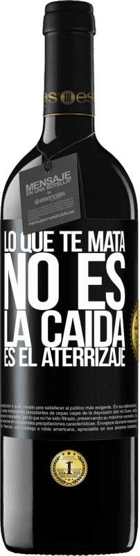 39,95 € Envío gratis | Vino Tinto Edición RED MBE Reserva Lo que te mata no es la caída, es el aterrizaje Etiqueta Negra. Etiqueta personalizable Reserva 12 Meses Cosecha 2015 Tempranillo