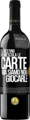 39,95 € Spedizione Gratuita | Vino rosso Edizione RED MBE Riserva È il destino che mescola le carte, ma siamo noi a giocarle Etichetta Nera. Etichetta personalizzabile Riserva 12 Mesi Raccogliere 2015 Tempranillo