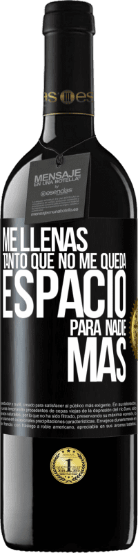 39,95 € Envío gratis | Vino Tinto Edición RED MBE Reserva Me llenas tanto que no me queda espacio para nadie más Etiqueta Negra. Etiqueta personalizable Reserva 12 Meses Cosecha 2015 Tempranillo