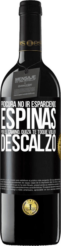 39,95 € Envío gratis | Vino Tinto Edición RED MBE Reserva Procura no ir esparciendo espinas por el camino, quizá te toque volver descalzo Etiqueta Negra. Etiqueta personalizable Reserva 12 Meses Cosecha 2015 Tempranillo