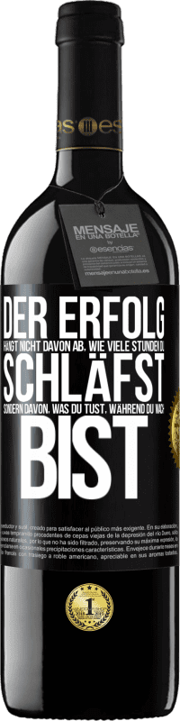 39,95 € Kostenloser Versand | Rotwein RED Ausgabe MBE Reserve Der Erfolg hängt nicht davon ab, wie viele Stunden du schläfst, sondern davon, was du tust, während du wach bist Schwarzes Etikett. Anpassbares Etikett Reserve 12 Monate Ernte 2015 Tempranillo