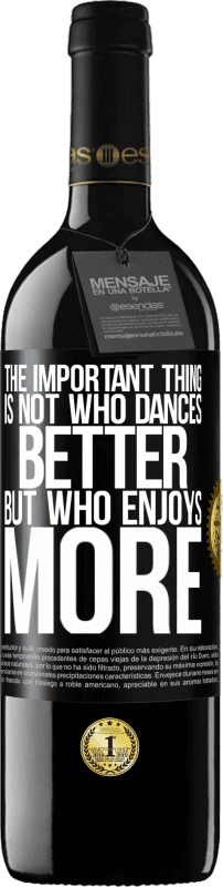 39,95 € 送料無料 | 赤ワイン REDエディション MBE 予約する 重要なことは、誰がより良いダンスをするのではなく、誰がもっと踊るのか ブラックラベル. カスタマイズ可能なラベル 予約する 12 月 収穫 2014 Tempranillo