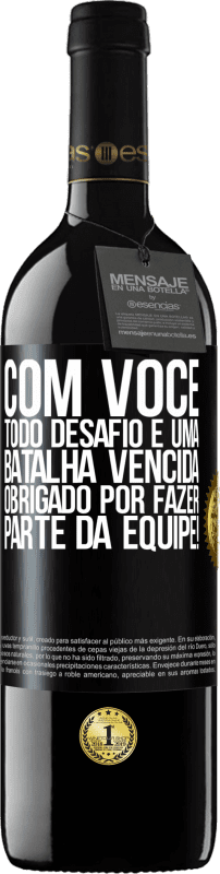 39,95 € Envio grátis | Vinho tinto Edição RED MBE Reserva Com você, todo desafio é uma batalha vencida. Obrigado por fazer parte da equipe! Etiqueta Preta. Etiqueta personalizável Reserva 12 Meses Colheita 2015 Tempranillo