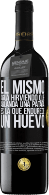 39,95 € Envío gratis | Vino Tinto Edición RED MBE Reserva El mismo agua hirviendo que ablanda una patata, es la que endurece un huevo Etiqueta Negra. Etiqueta personalizable Reserva 12 Meses Cosecha 2015 Tempranillo