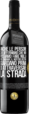 39,95 € Spedizione Gratuita | Vino rosso Edizione RED MBE Riserva Anche le persone che affermano che non possiamo fare nulla per cambiare il nostro destino, guardano prima di attraversare la Etichetta Nera. Etichetta personalizzabile Riserva 12 Mesi Raccogliere 2015 Tempranillo