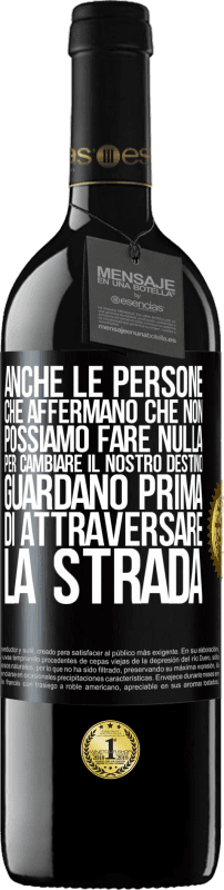 39,95 € Spedizione Gratuita | Vino rosso Edizione RED MBE Riserva Anche le persone che affermano che non possiamo fare nulla per cambiare il nostro destino, guardano prima di attraversare la Etichetta Nera. Etichetta personalizzabile Riserva 12 Mesi Raccogliere 2015 Tempranillo