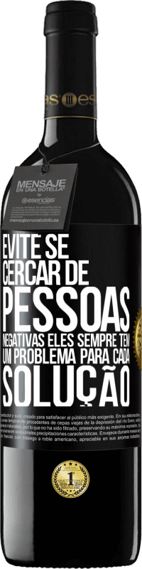 39,95 € Envio grátis | Vinho tinto Edição RED MBE Reserva Evite se cercar de pessoas negativas. Eles sempre têm um problema para cada solução Etiqueta Preta. Etiqueta personalizável Reserva 12 Meses Colheita 2015 Tempranillo