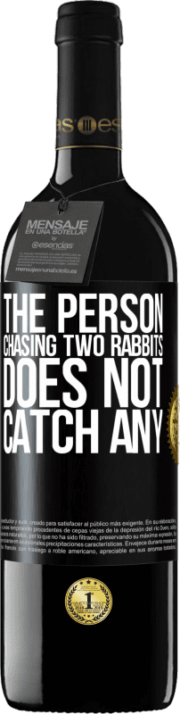 39,95 € Free Shipping | Red Wine RED Edition MBE Reserve The person chasing two rabbits does not catch any Black Label. Customizable label Reserve 12 Months Harvest 2015 Tempranillo