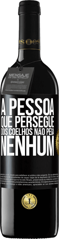 39,95 € Envio grátis | Vinho tinto Edição RED MBE Reserva A pessoa que persegue dois coelhos não pega nenhum Etiqueta Preta. Etiqueta personalizável Reserva 12 Meses Colheita 2016 Tempranillo