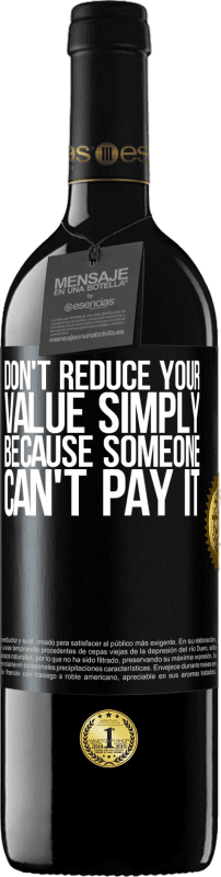 39,95 € 免费送货 | 红酒 RED版 MBE 预订 不要仅仅因为某人无法支付而减少您的价值 黑标. 可自定义的标签 预订 12 个月 收成 2014 Tempranillo