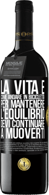 39,95 € Spedizione Gratuita | Vino rosso Edizione RED MBE Riserva La vita è come andare in bicicletta. Per mantenere l'equilibrio devi continuare a muoverti Etichetta Nera. Etichetta personalizzabile Riserva 12 Mesi Raccogliere 2014 Tempranillo