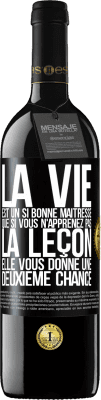 39,95 € Envoi gratuit | Vin rouge Édition RED MBE Réserve La vie est un si bonne maîtresse que si vous n'apprenez pas la leçon, elle vous donne une deuxième chance Étiquette Noire. Étiquette personnalisable Réserve 12 Mois Récolte 2015 Tempranillo