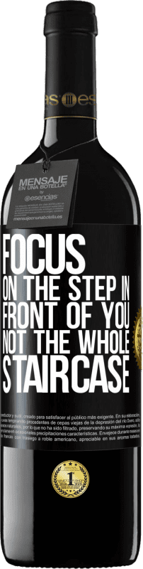 39,95 € 免费送货 | 红酒 RED版 MBE 预订 专注于您面前的台阶，而不是整个楼梯 黑标. 可自定义的标签 预订 12 个月 收成 2016 Tempranillo