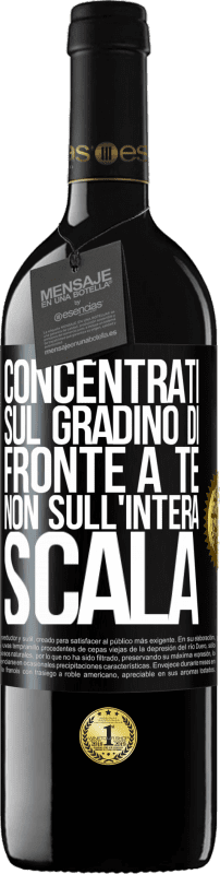 39,95 € Spedizione Gratuita | Vino rosso Edizione RED MBE Riserva Concentrati sul gradino di fronte a te, non sull'intera scala Etichetta Nera. Etichetta personalizzabile Riserva 12 Mesi Raccogliere 2015 Tempranillo