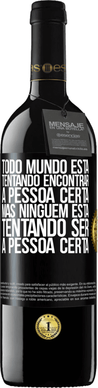 39,95 € Envio grátis | Vinho tinto Edição RED MBE Reserva Todo mundo está tentando encontrar a pessoa certa. Mas ninguém está tentando ser a pessoa certa Etiqueta Preta. Etiqueta personalizável Reserva 12 Meses Colheita 2015 Tempranillo