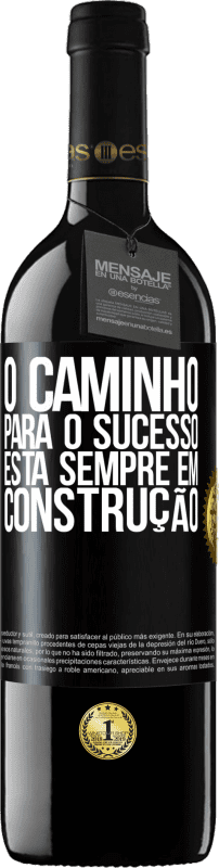 39,95 € Envio grátis | Vinho tinto Edição RED MBE Reserva O caminho para o sucesso está sempre em construção Etiqueta Preta. Etiqueta personalizável Reserva 12 Meses Colheita 2015 Tempranillo