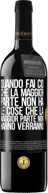 39,95 € Spedizione Gratuita | Vino rosso Edizione RED MBE Riserva Quando fai ciò che la maggior parte non ha, le cose che la maggior parte non hanno verranno Etichetta Nera. Etichetta personalizzabile Riserva 12 Mesi Raccogliere 2015 Tempranillo