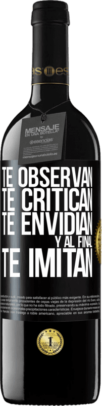 39,95 € Envío gratis | Vino Tinto Edición RED MBE Reserva Te observan, te critican, te envidian… y al final, te imitan Etiqueta Negra. Etiqueta personalizable Reserva 12 Meses Cosecha 2015 Tempranillo