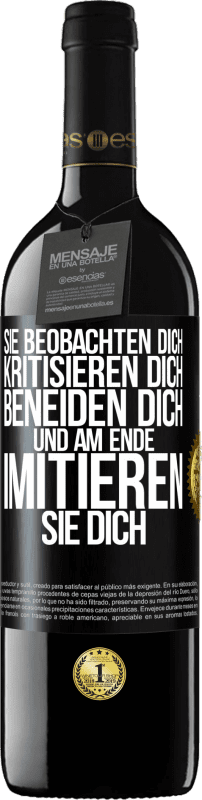 39,95 € Kostenloser Versand | Rotwein RED Ausgabe MBE Reserve Sie beobachten dich, kritisieren dich, beneiden dich... und am Ende imitieren sie dich Schwarzes Etikett. Anpassbares Etikett Reserve 12 Monate Ernte 2015 Tempranillo