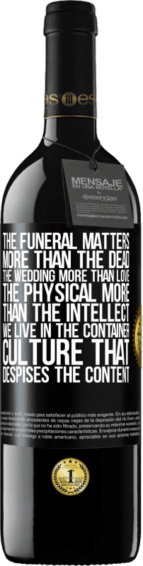 39,95 € 送料無料 | 赤ワイン REDエディション MBE 予約する 葬式は死者よりも重要であり、結婚式は愛よりも、肉体は知性よりも重要です。私たちはコンテンツを軽deするコンテナ文化に住んでいます ブラックラベル. カスタマイズ可能なラベル 予約する 12 月 収穫 2016 Tempranillo