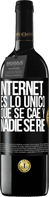 39,95 € Envío gratis | Vino Tinto Edición RED MBE Reserva Internet es lo único que se cae y nadie se ríe Etiqueta Negra. Etiqueta personalizable Reserva 12 Meses Cosecha 2014 Tempranillo