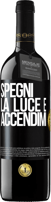 39,95 € Spedizione Gratuita | Vino rosso Edizione RED MBE Riserva Spegni la luce e accendimi Etichetta Nera. Etichetta personalizzabile Riserva 12 Mesi Raccogliere 2015 Tempranillo