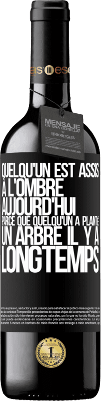 39,95 € Envoi gratuit | Vin rouge Édition RED MBE Réserve Quelqu'un est assis à l'ombre aujourd'hui, parce que quelqu'un a planté un arbre il y a longtemps Étiquette Noire. Étiquette personnalisable Réserve 12 Mois Récolte 2015 Tempranillo