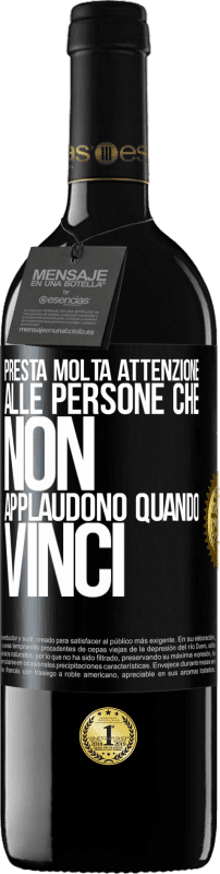 39,95 € Spedizione Gratuita | Vino rosso Edizione RED MBE Riserva Presta molta attenzione alle persone che non applaudono quando vinci Etichetta Nera. Etichetta personalizzabile Riserva 12 Mesi Raccogliere 2015 Tempranillo