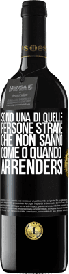 39,95 € Spedizione Gratuita | Vino rosso Edizione RED MBE Riserva Sono una di quelle persone strane che non sanno come o quando arrendersi Etichetta Nera. Etichetta personalizzabile Riserva 12 Mesi Raccogliere 2014 Tempranillo