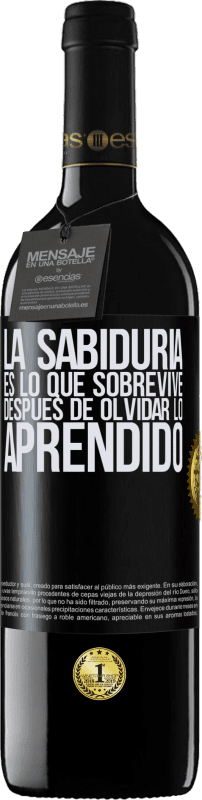 39,95 € Envío gratis | Vino Tinto Edición RED MBE Reserva La sabiduría es lo que sobrevive después de olvidar lo aprendido Etiqueta Negra. Etiqueta personalizable Reserva 12 Meses Cosecha 2015 Tempranillo