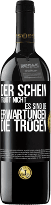 39,95 € Kostenloser Versand | Rotwein RED Ausgabe MBE Reserve Der Schein trügt nicht. Es sind die Erwartungen, die trügen. Schwarzes Etikett. Anpassbares Etikett Reserve 12 Monate Ernte 2014 Tempranillo