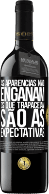 39,95 € Envio grátis | Vinho tinto Edição RED MBE Reserva As aparências não enganam. Os que trapaceiam são as expectativas Etiqueta Preta. Etiqueta personalizável Reserva 12 Meses Colheita 2014 Tempranillo