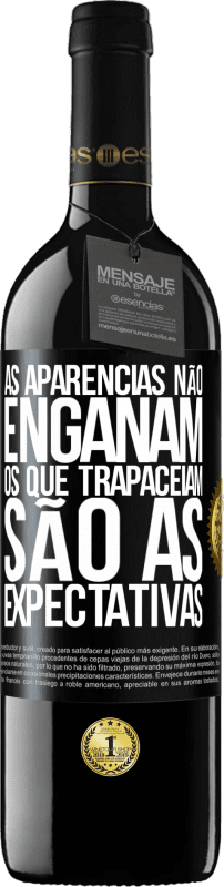 39,95 € Envio grátis | Vinho tinto Edição RED MBE Reserva As aparências não enganam. Os que trapaceiam são as expectativas Etiqueta Preta. Etiqueta personalizável Reserva 12 Meses Colheita 2015 Tempranillo