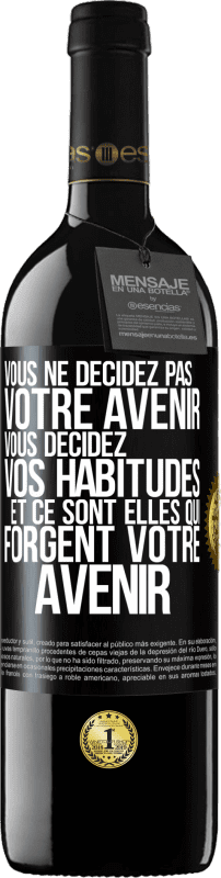 39,95 € Envoi gratuit | Vin rouge Édition RED MBE Réserve Vous ne décidez pas votre avenir. Vous décidez vos habitudes et ce sont elles qui forgent votre avenir Étiquette Noire. Étiquette personnalisable Réserve 12 Mois Récolte 2015 Tempranillo