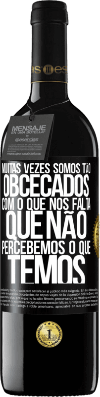 39,95 € Envio grátis | Vinho tinto Edição RED MBE Reserva Muitas vezes somos tão obcecados com o que nos falta, que não percebemos o que temos Etiqueta Preta. Etiqueta personalizável Reserva 12 Meses Colheita 2015 Tempranillo