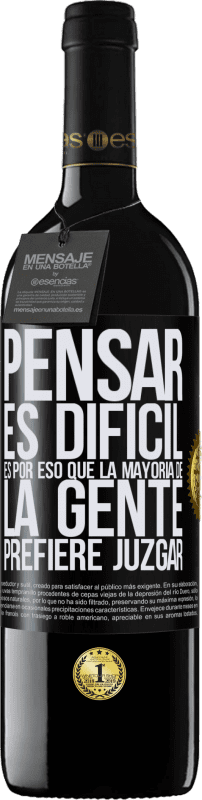 39,95 € Envío gratis | Vino Tinto Edición RED MBE Reserva Pensar es difícil. Es por eso que la mayoría de la gente prefiere juzgar Etiqueta Negra. Etiqueta personalizable Reserva 12 Meses Cosecha 2015 Tempranillo