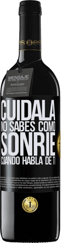 39,95 € Envío gratis | Vino Tinto Edición RED MBE Reserva Cuidala. No sabes cómo sonríe cuando habla de ti Etiqueta Negra. Etiqueta personalizable Reserva 12 Meses Cosecha 2015 Tempranillo