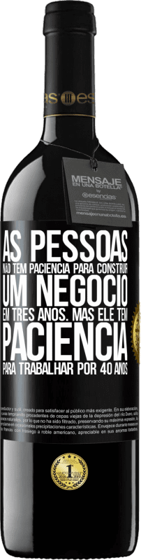 39,95 € Envio grátis | Vinho tinto Edição RED MBE Reserva As pessoas não têm paciência para construir um negócio em três anos. Mas ele tem paciência para trabalhar por 40 anos Etiqueta Preta. Etiqueta personalizável Reserva 12 Meses Colheita 2016 Tempranillo