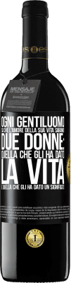 39,95 € Spedizione Gratuita | Vino rosso Edizione RED MBE Riserva Ogni gentiluomo sa che l'amore della sua vita saranno due donne: quella che gli ha dato la vita e quella che gli ha dato un Etichetta Nera. Etichetta personalizzabile Riserva 12 Mesi Raccogliere 2014 Tempranillo