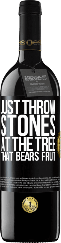 39,95 € Free Shipping | Red Wine RED Edition MBE Reserve Just throw stones at the tree that bears fruit Black Label. Customizable label Reserve 12 Months Harvest 2015 Tempranillo