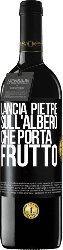 39,95 € Spedizione Gratuita | Vino rosso Edizione RED MBE Riserva Lancia pietre sull'albero che porta frutto Etichetta Nera. Etichetta personalizzabile Riserva 12 Mesi Raccogliere 2015 Tempranillo