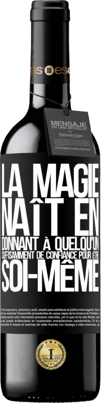 39,95 € Envoi gratuit | Vin rouge Édition RED MBE Réserve La magie naît en donnant à quelqu'un suffisamment de confiance pour être soi-même Étiquette Noire. Étiquette personnalisable Réserve 12 Mois Récolte 2015 Tempranillo