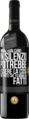 39,95 € Spedizione Gratuita | Vino rosso Edizione RED MBE Riserva Amare qualcuno in silenzio potrebbe essere la cosa più forte che tu abbia mai fatto Etichetta Nera. Etichetta personalizzabile Riserva 12 Mesi Raccogliere 2014 Tempranillo