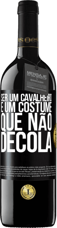 39,95 € Envio grátis | Vinho tinto Edição RED MBE Reserva Ser um cavalheiro é um costume que não decola Etiqueta Preta. Etiqueta personalizável Reserva 12 Meses Colheita 2015 Tempranillo