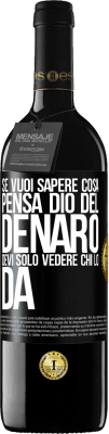 39,95 € Spedizione Gratuita | Vino rosso Edizione RED MBE Riserva Se vuoi sapere cosa pensa Dio del denaro, devi solo vedere chi lo dà Etichetta Nera. Etichetta personalizzabile Riserva 12 Mesi Raccogliere 2014 Tempranillo